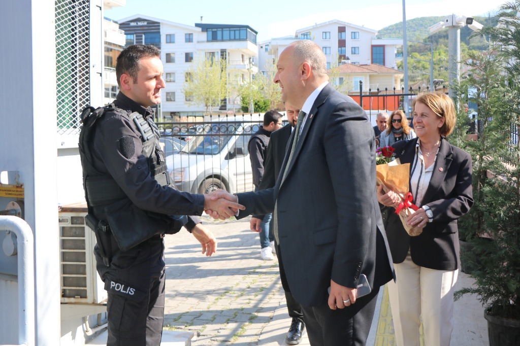 Belediye Başkanımız Avni Kurt, İlçe Emniyet Müdürlüğü’nü Ziyaret Etti