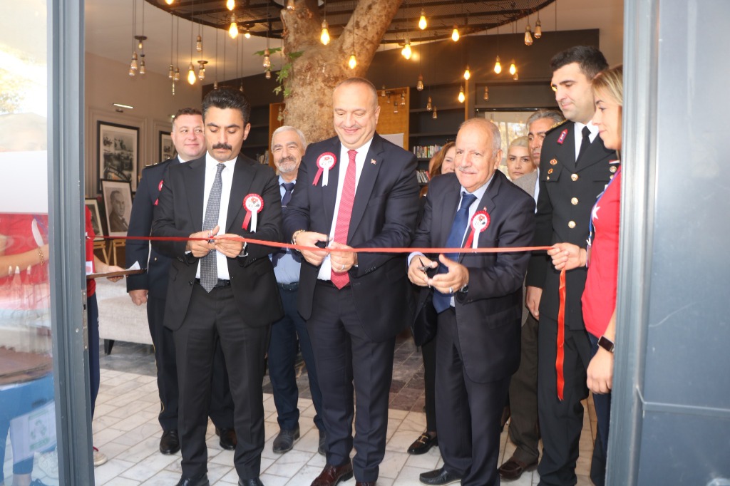 Başkanımız Avni Kurt, "ata Biyografi" Resim Sergisine Katıldı