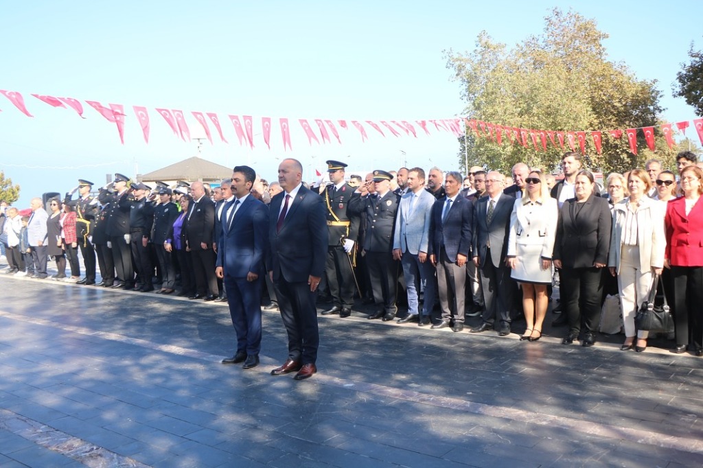Cumhuriyet Bayramı Çelenk Sunma Töreni Yapıldı