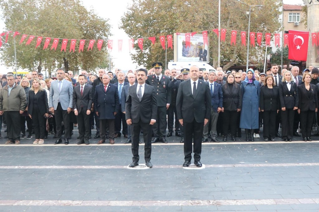 10 Kasımda Atatürk’ü Saygıyla Andık