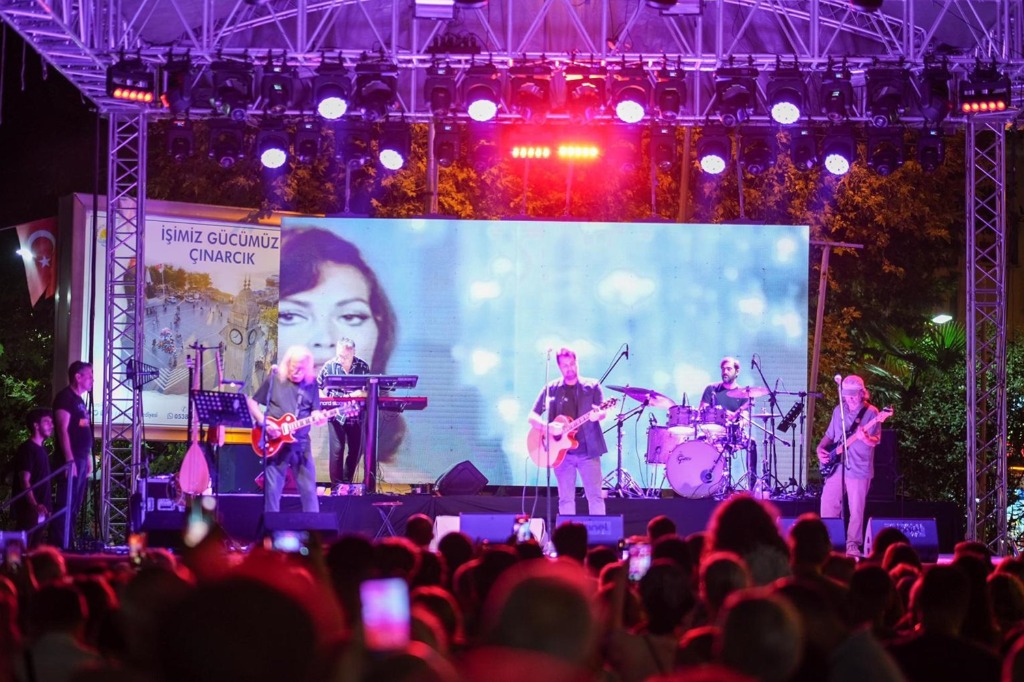 Çınarcık'ta 30 Ağustos Zafer Bayramı Konserlerinin Birinci Gününde Sahne Moğollar'ındı