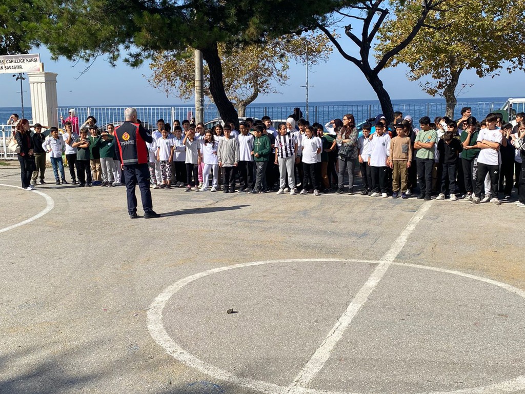 İtfaiyemizden Öğrencilere Uygulamalı Eğitim