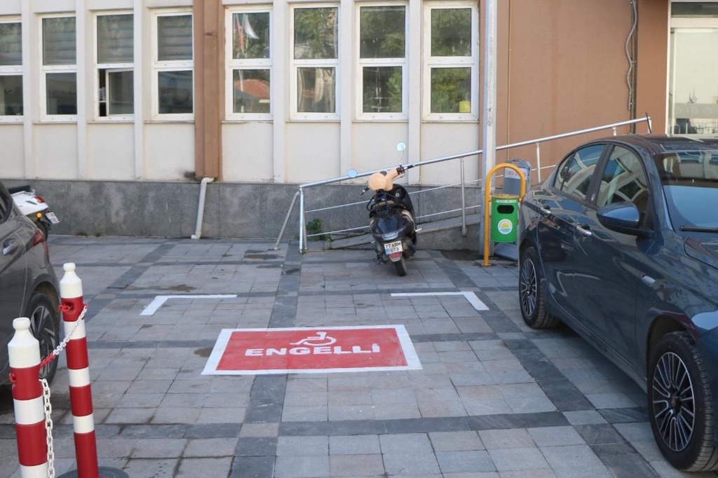 Belediyemizden Engelli Park Yeri Çalışması