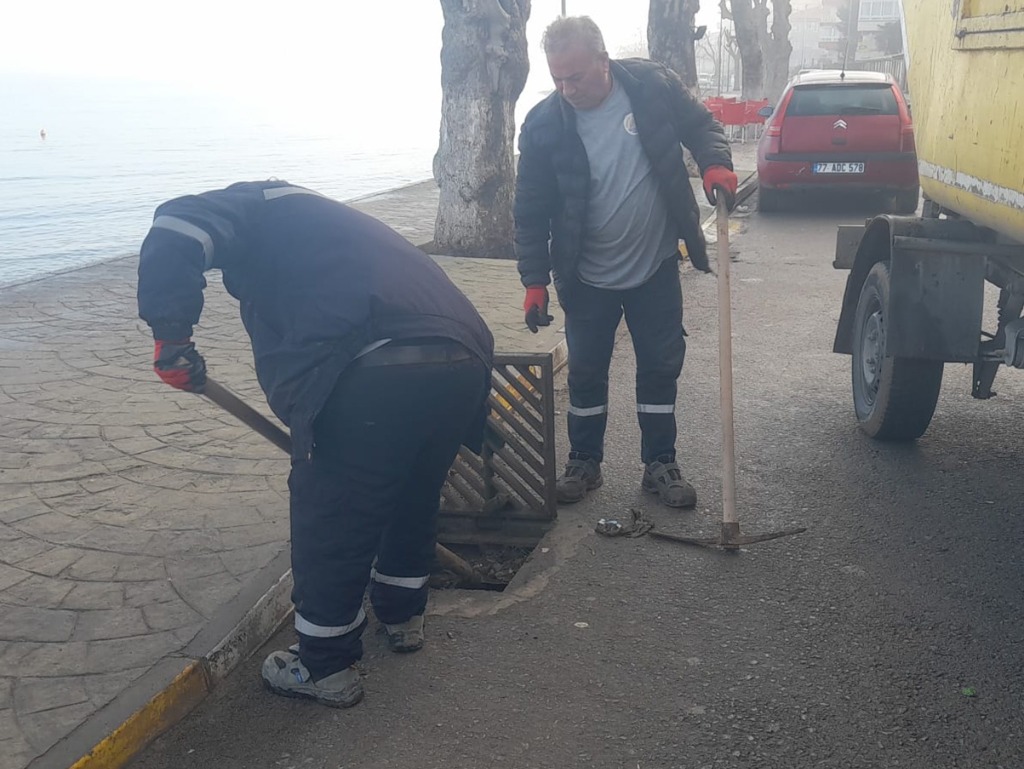 İlçe Genelinde Ekiplerimiz Mazgal Temizleme Çalışması Yaptı