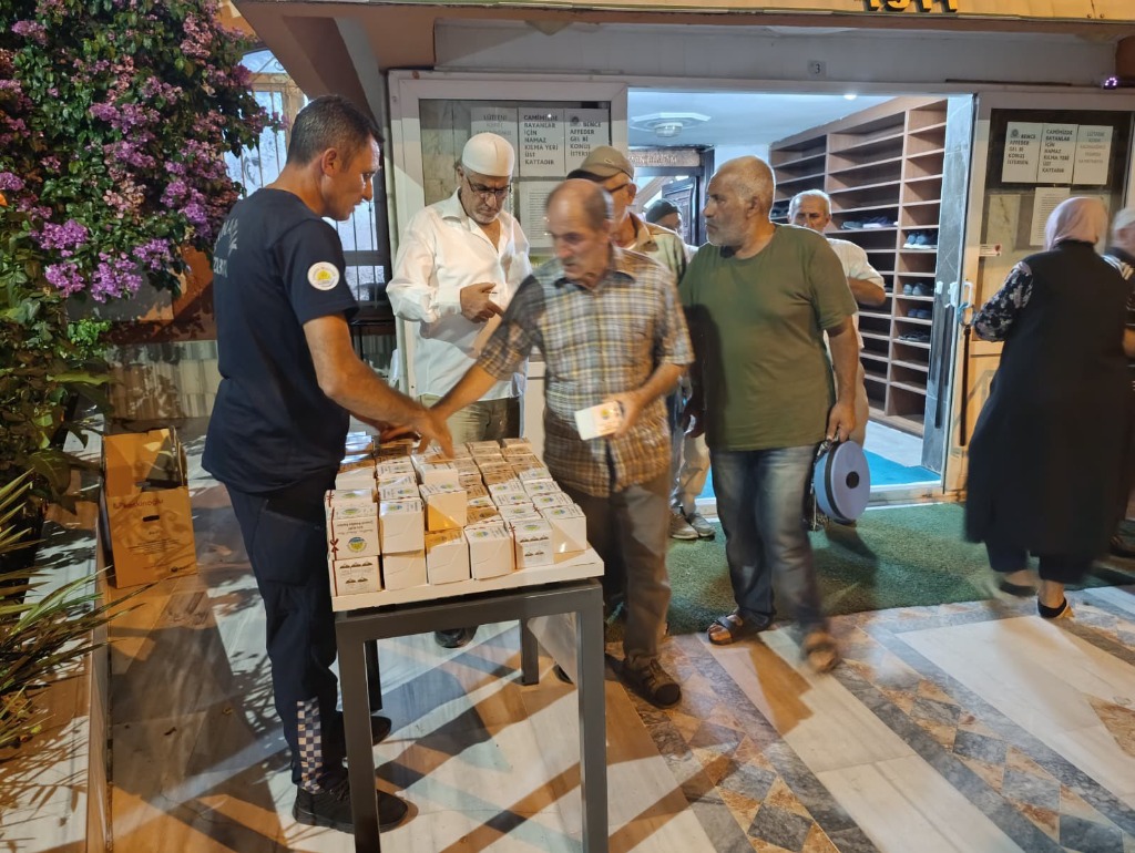 Belediyeden Mevlid Kandilinde, Kandil Simidi İkramı