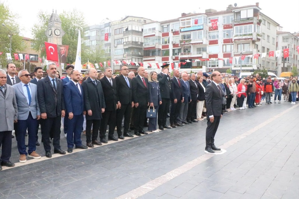 Çınarcık'ta 23 Nisan Ulusal Egemenlik ve Çocuk Bayramı Coşkuyla Kutlandı
