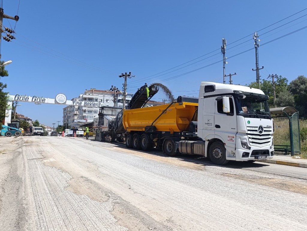 Çınarcık’ta Asfalt Atağı Başladı! 6.000 Ton Sıcak Asfalt Yollara Serilecek
