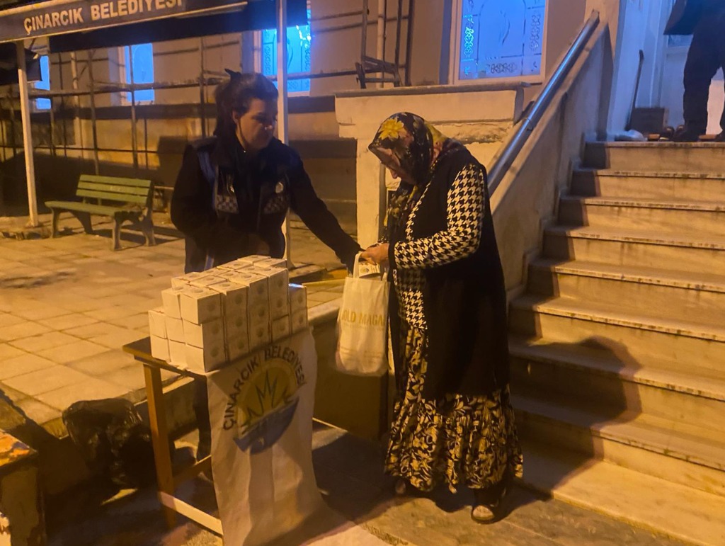 Belediyeden Berat Kandilinde, Kandil Simidi İkramı
