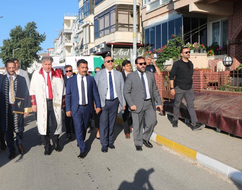 Başkanımız Avni Kurt, Çınarcık Meslek Yüksekokulu Mezuniyet Töreninde Öğrencileri Yalnız Bırakmadı