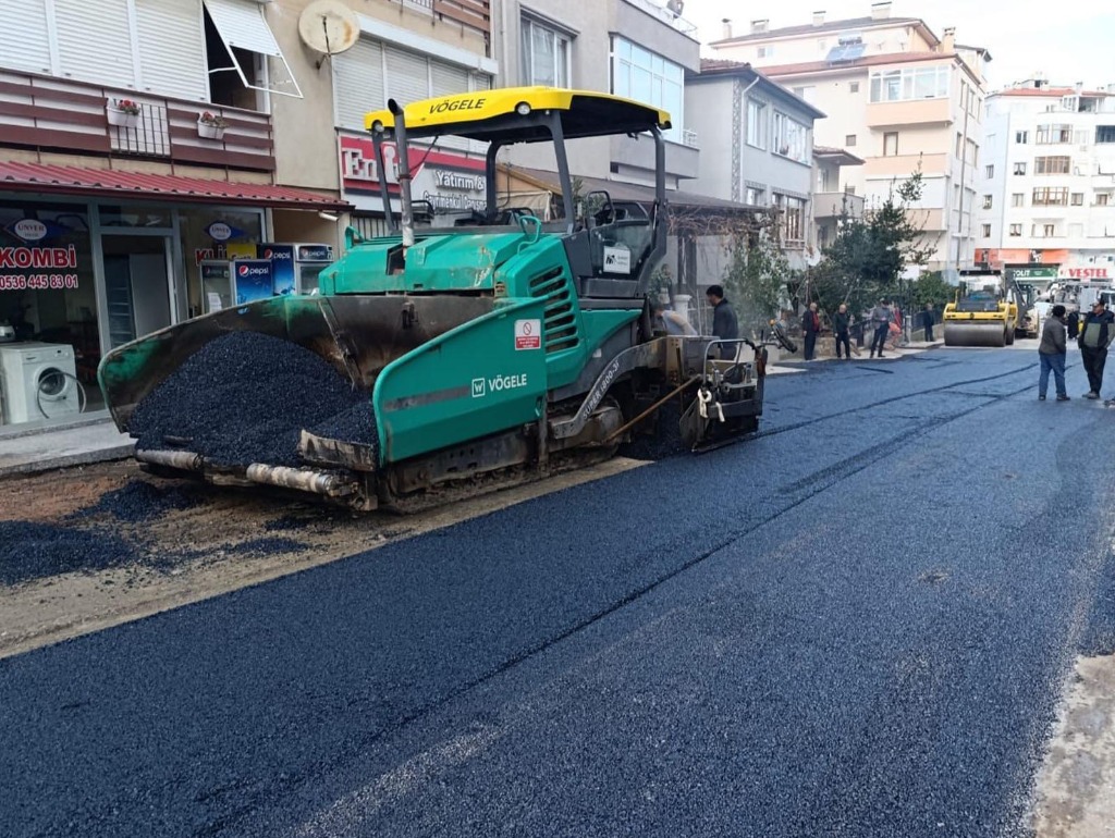 İlçede Sıcak Asfalt Çalışması Yapıldı