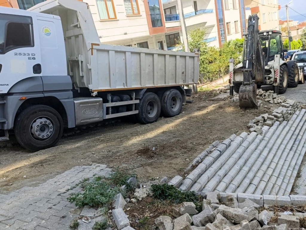Yakut Sokak'ta Parke Taşı Çalışması