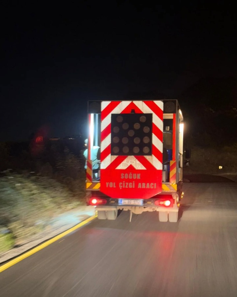 Çınarcık'ta Yol Çizgisi Çalışması