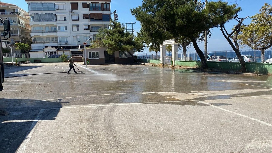 Okul Bahçeleri Temizleniyor