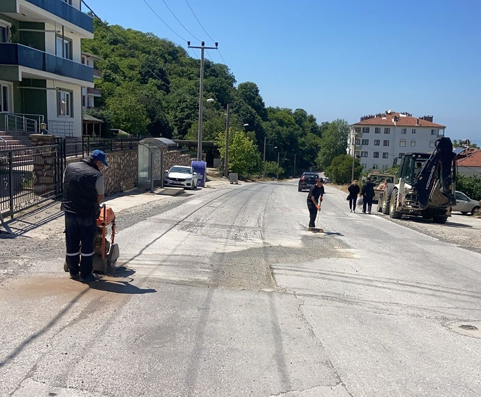 İlçe Genelinde Asfalt Onarım Çalışmalarına Devam Ediliyor
