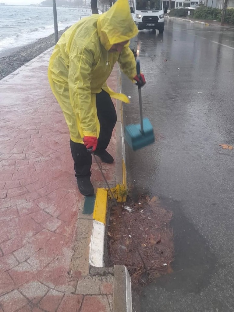 Çınarcık'ta Yağmur Var, Ekiplerimiz Görev Başında