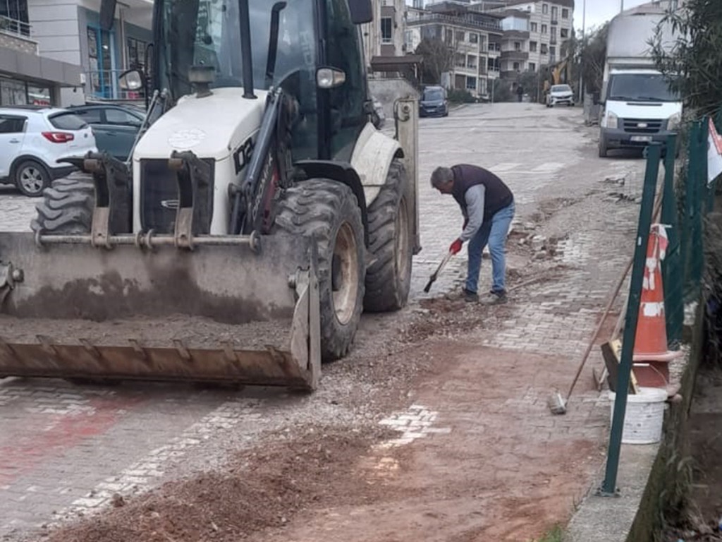 Parke Taşı Onarım Çalışması Yapıldı