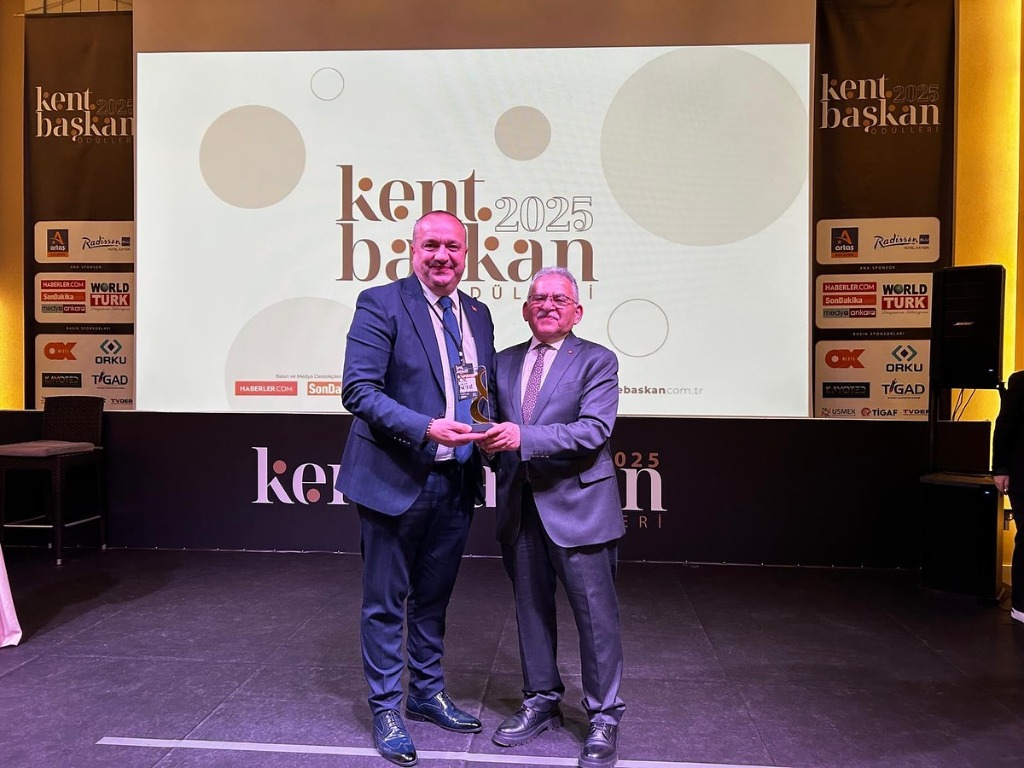 Başkan Kurt, Kent & Başkan Ödülünü Kazandı