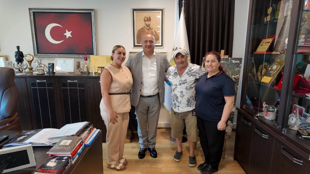 Belediyemizden Emekli Olan Nurettin Demir'den Hediye