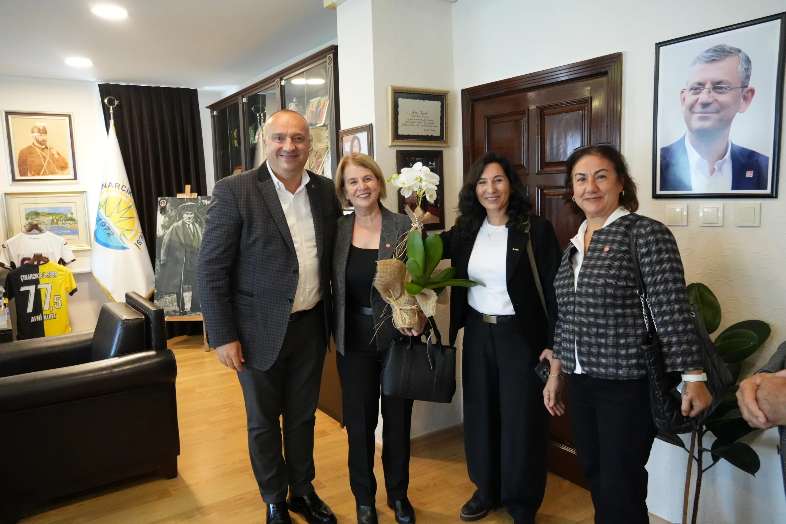 YENİ PARTİ ÇINARCIK İLÇE BAŞKANI HASİBE BİRGİN VE YÖNETİMİNDEN ZİYARET