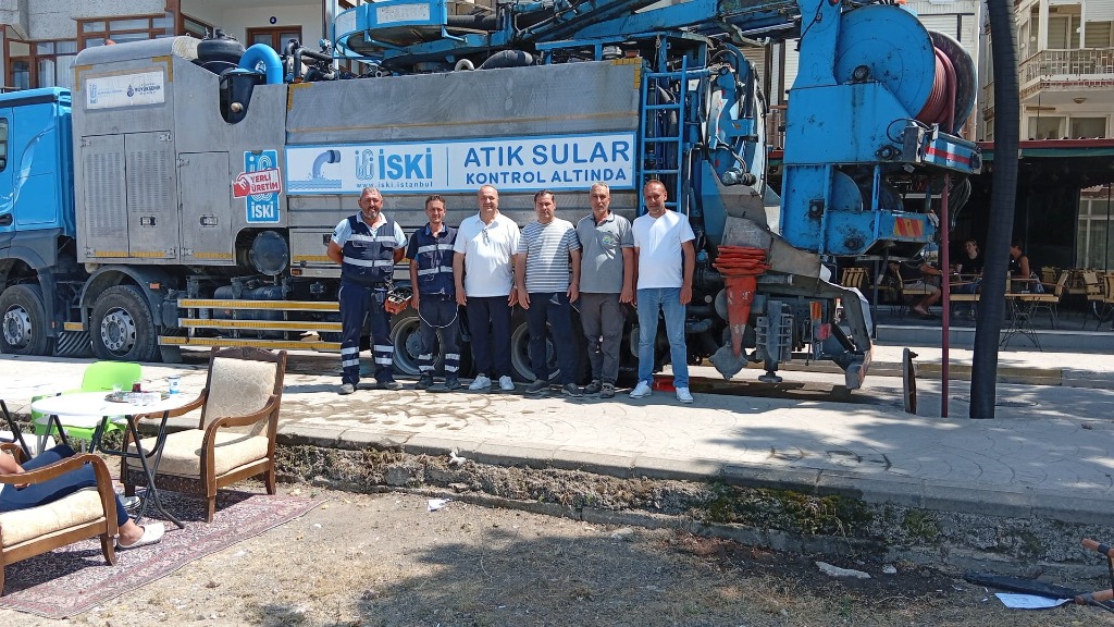 Çınarcık'ta Kanalizasyon Hatları Baştan Sona Temizleniyor