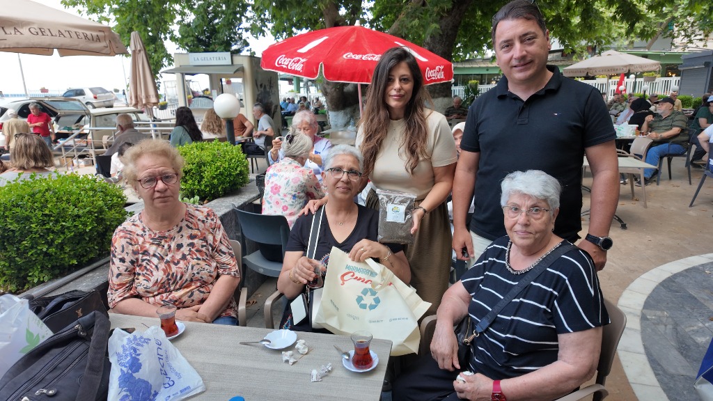 Organik Gübrelerimizi, Saksıda Çiçek Yetiştiren Vatandaşlarımıza Dağıttık