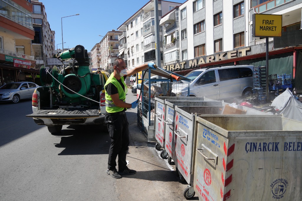 Çöp Konteynırları İlaçlandı