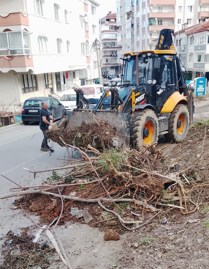 Temizlik İşleri Ekipleri İlçenin Her Yerinde