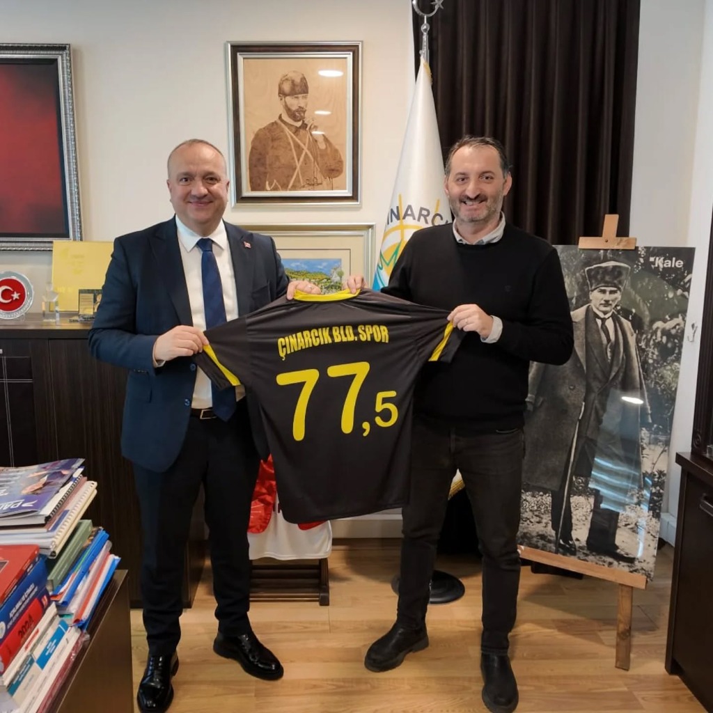 Başkanımız Avni Kurt'a 77,5 Taraftar Forma Hediyesi