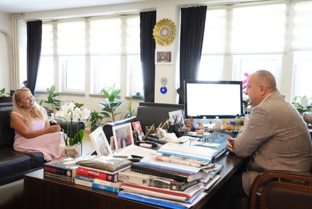 Nazlı Pekmezci'den Ziyaret