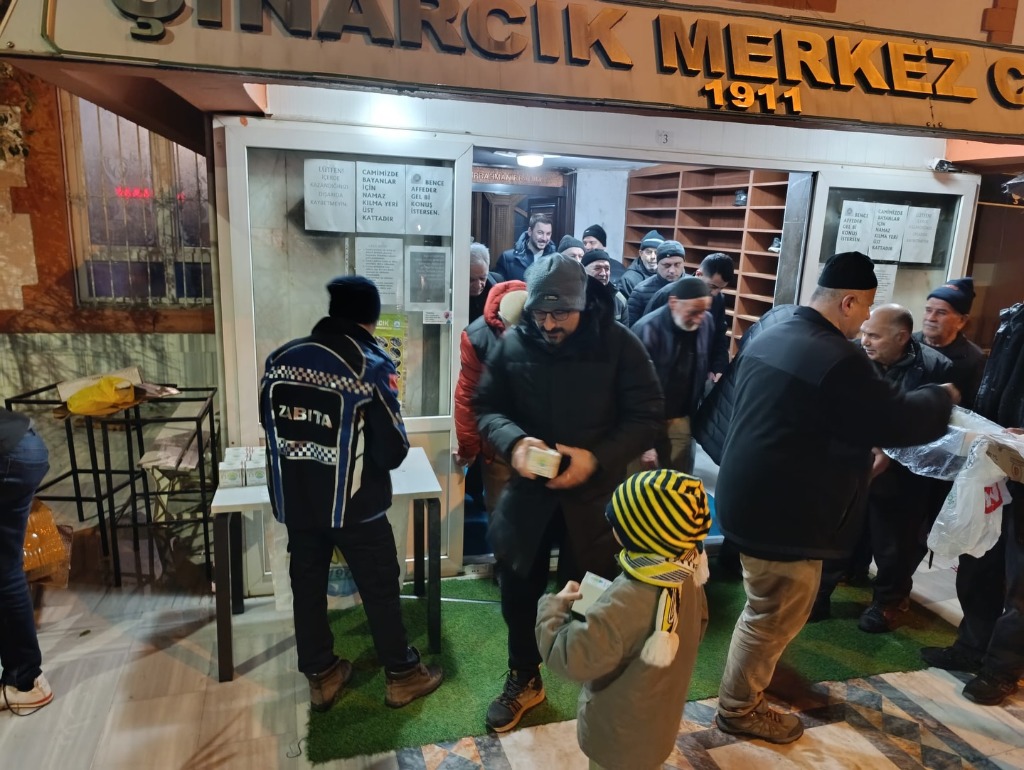 Belediyeden Berat Kandilinde, Kandil Simidi İkramı