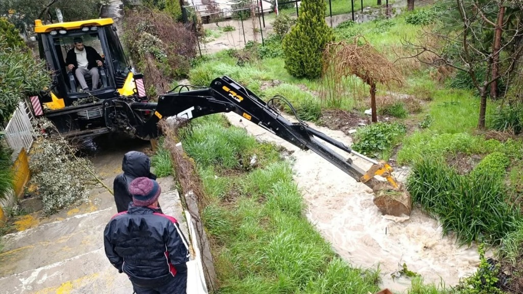 Ekiplerimiz Yağmur Altında Görev Başında