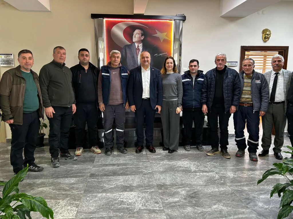 Başkanımız Avni Kurt, Fen İşleri Müdürlüğümüzle 2025 Yılı Değerlendirme Toplantısı Yaptı