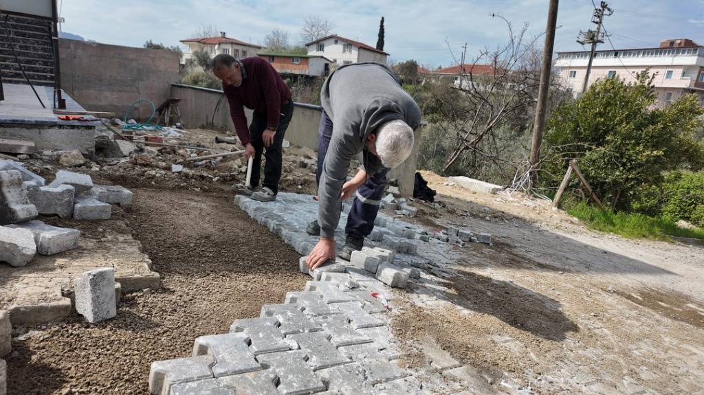 Çınarcık'ta Parke Taşı Çalışmaları Devam Ediyor