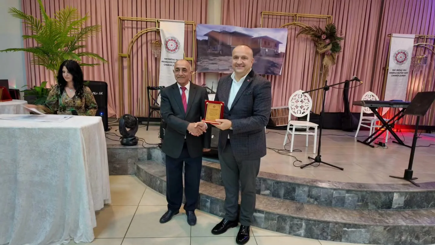 BAŞKANIMIZ AVNİ KURT, ÇINARCIK HACI BEKTAŞ VELİ ANADOLU KÜLTÜR VAKFI DAYANIŞMA GECESİNE KATILDI