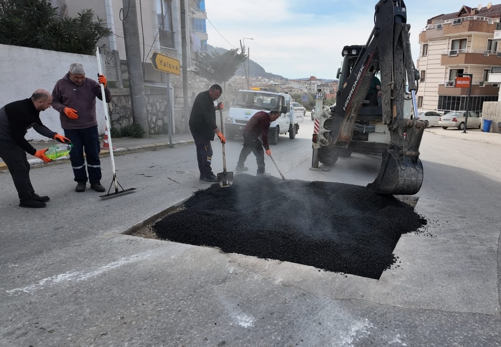 Vali Akı Caddesi, Aktoprak Caddesi, Poyraz Caddesi ve Gazi Hamit Çaylak Caddesinde Asfalt Çalışması